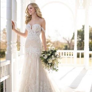 NEVER WORN Martina Liana 1012 Ivory wedding dress